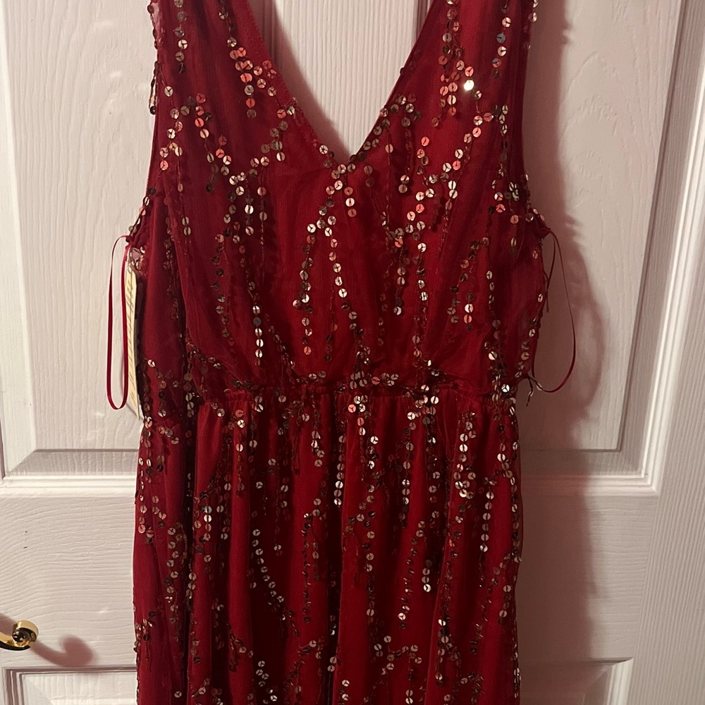 Beautiful sequin dress! Never wore. Perfect for parties and other events.